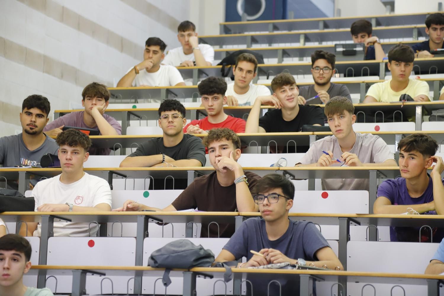 El retorno de la actividad a los institutos y la Universidad, en imágenes