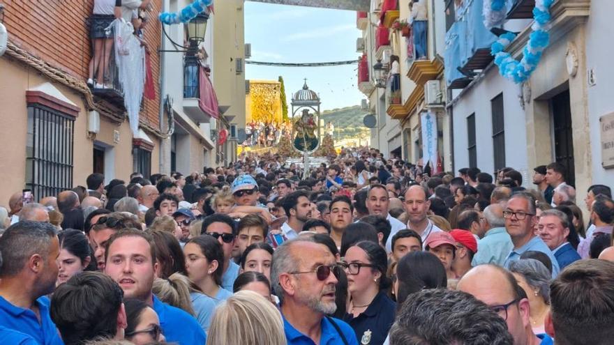 La Virgen de Araceli baja desde su ermita y visita la iglesia del Carmen de Lucena