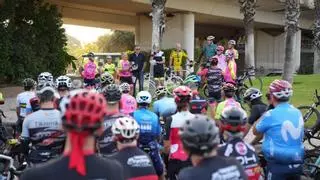 Colocan la primera de las bicicletas blancas en la Glorieta de Louviere