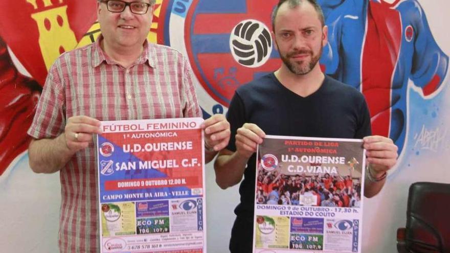 Damián Domínguez y Modesto García, con los carteles anunciadores de los partidos de mañana. // J.Regal