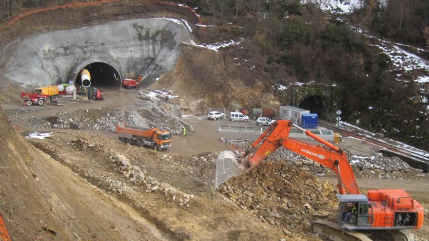 Obras del AVE en el túnel de Padornelo. // FdV