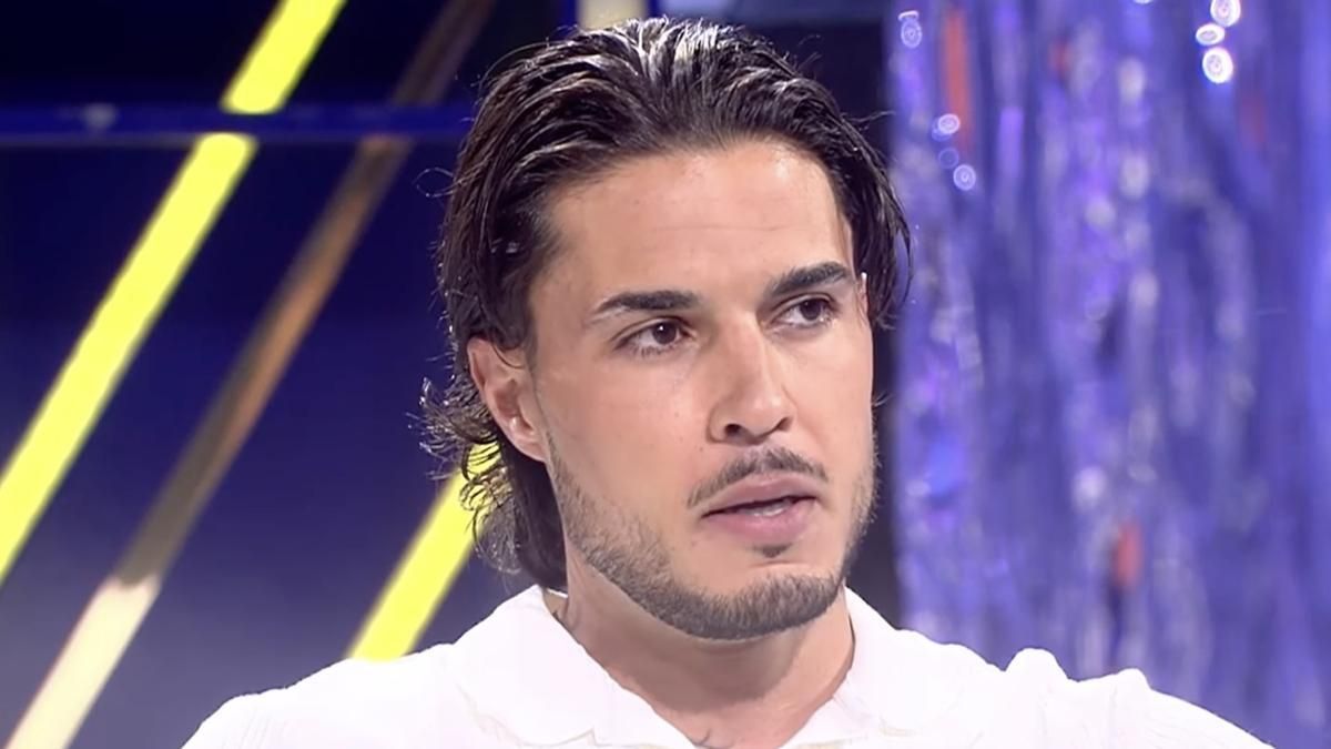 Carlo Costanzia vuelve a las rede sociales con 'puyita' incluida