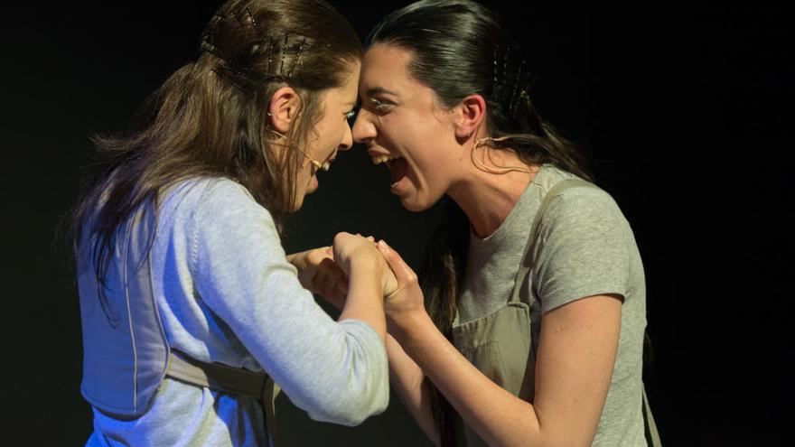 Ariadna Colomer, a l&#039;esquerra, amb Cristina Vallribera.