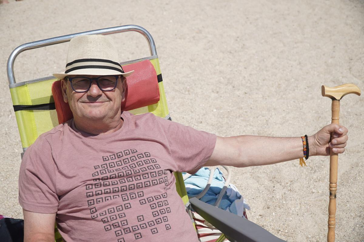 Joaquín Ferra usuario con movilidad reducida de la playa de Las Lapas