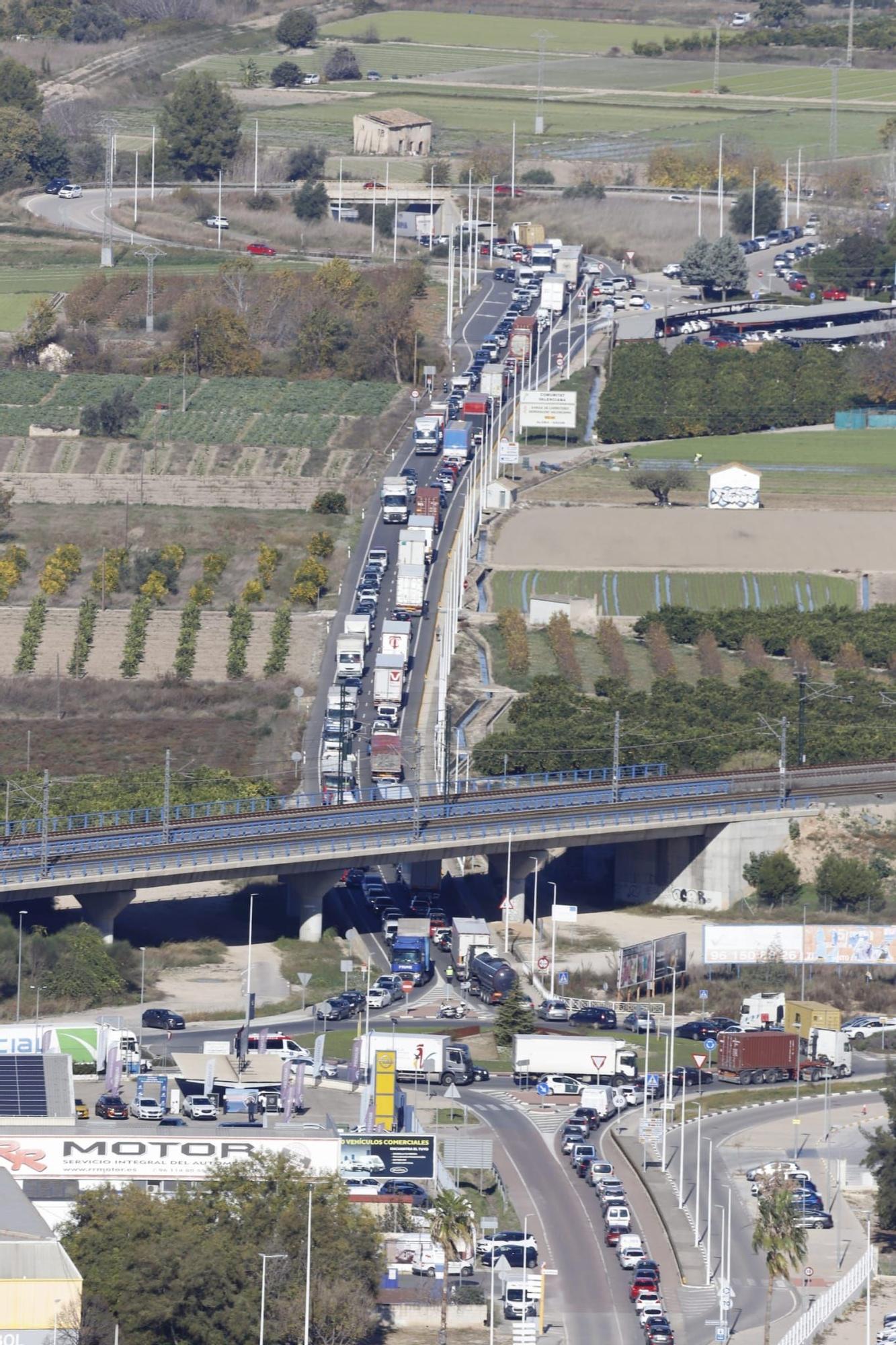 Un accidente en la A7 condensa el tráfico en Xàtiva