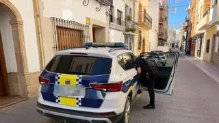 La Policía Local de Calp salva la vida a una bebé de diez meses que se encontraba inconsciente y sin respiración