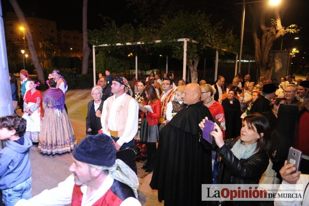 Festival de folclore en el Puente de Hierro