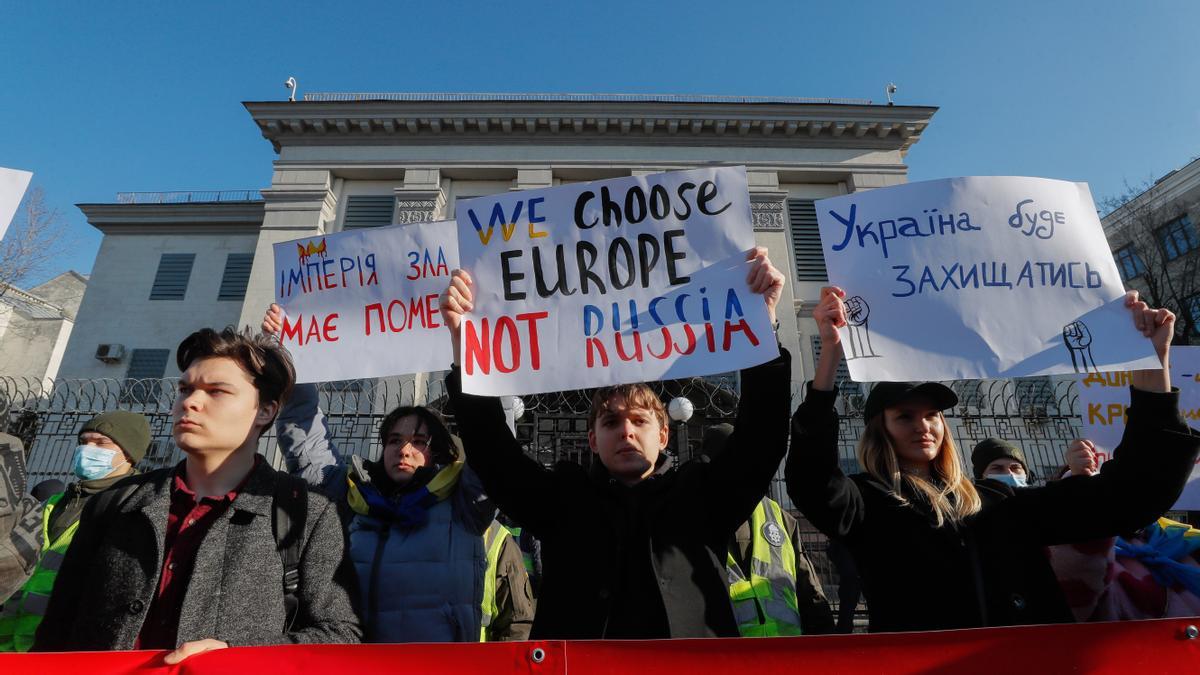 Protestas en Kiev contra las acciones de Rusia.