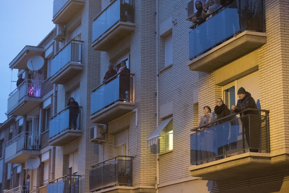 Veïns de Manresa animen a la gent amb música i festa