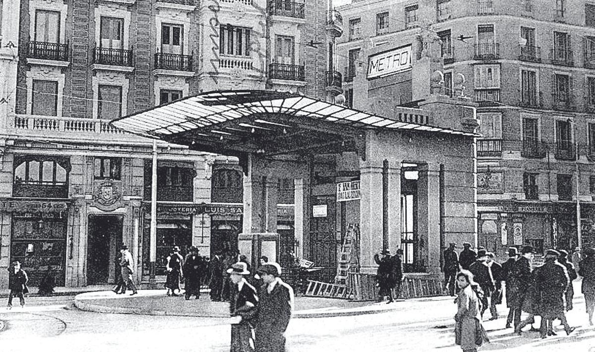El templete en la Gran Vía de Madrid en los años 40 del siglo pasado.