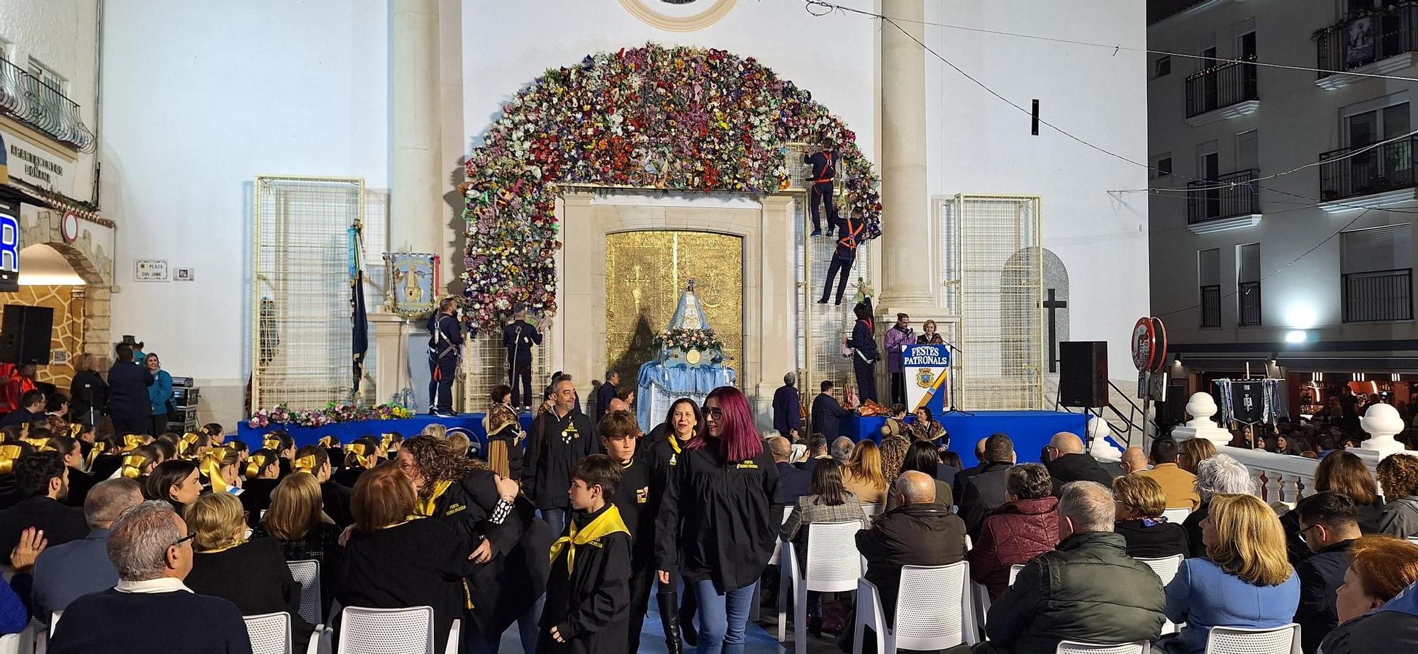 La ofrenda de flores a la patrona de Benidorm