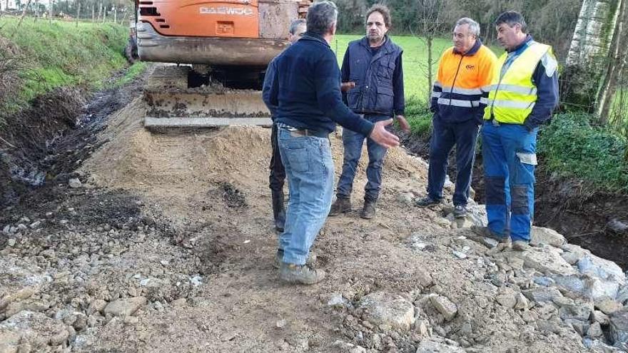 Malestar vecinal en Asorei por las obras de bacheado de una pista