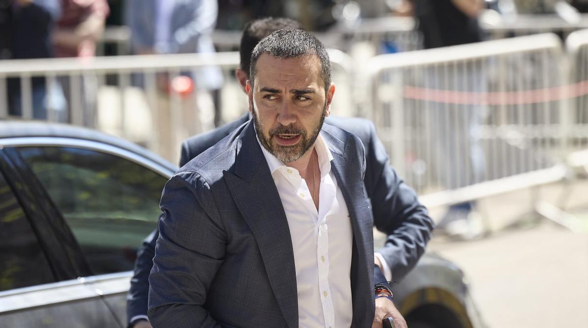 Víctor de Aldama, el socialista del siglo XXI. El PSOE insiste en tratar como un extraño al empresario que le vendió a Armengol cuatro millones en mascarillas fraudulentas y otro millón largo en PCRs inconstitucionales.