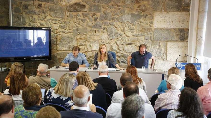 Elena Muñoz, durante la Junta Directiva Local celebrada ayer. // FdV