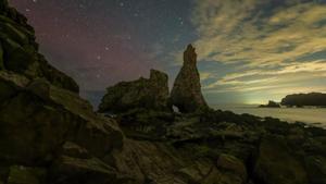 La aurora boreal captada en la playa de Pendueles, en Llanes