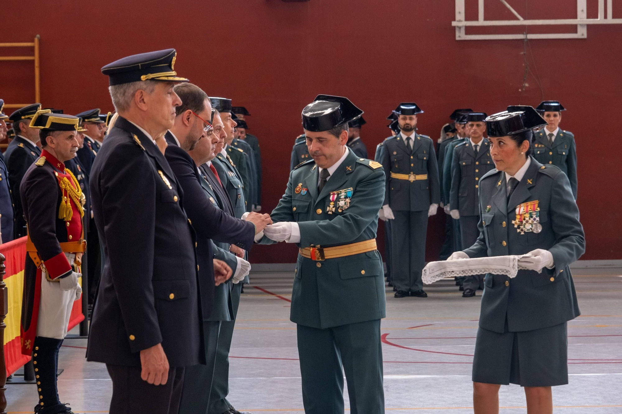 EN IMÁGENES: Así fueron los actos en Oviedo del 179 aniversario de la Guardia Civil