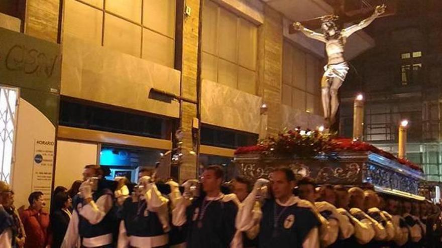 La villa marinera celebró el Viernes Santo su procesión más multitudinaria.