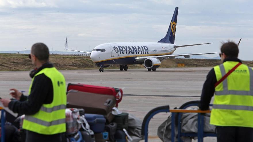 Un avión de Ryanair en Vigo.