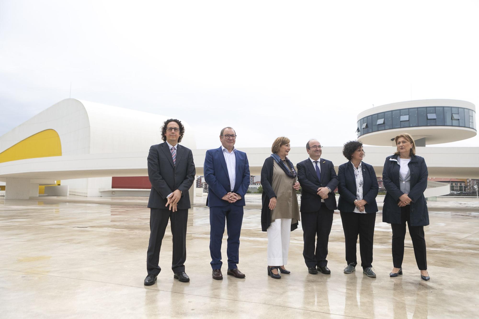 El Ministro de Cultura, Miquel Iceta, visita el Centro Niemeyer