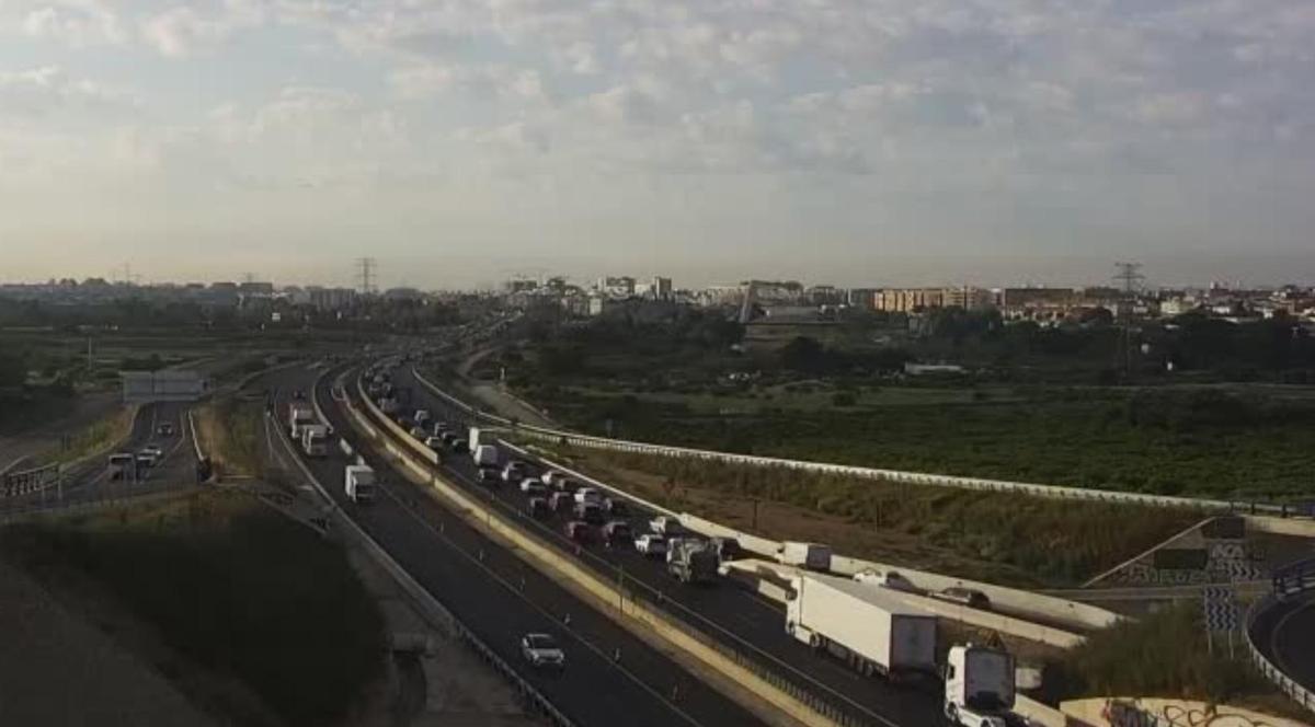 Las obras en el acceso al Puerto agravan los atascos en Valencia en la V-30