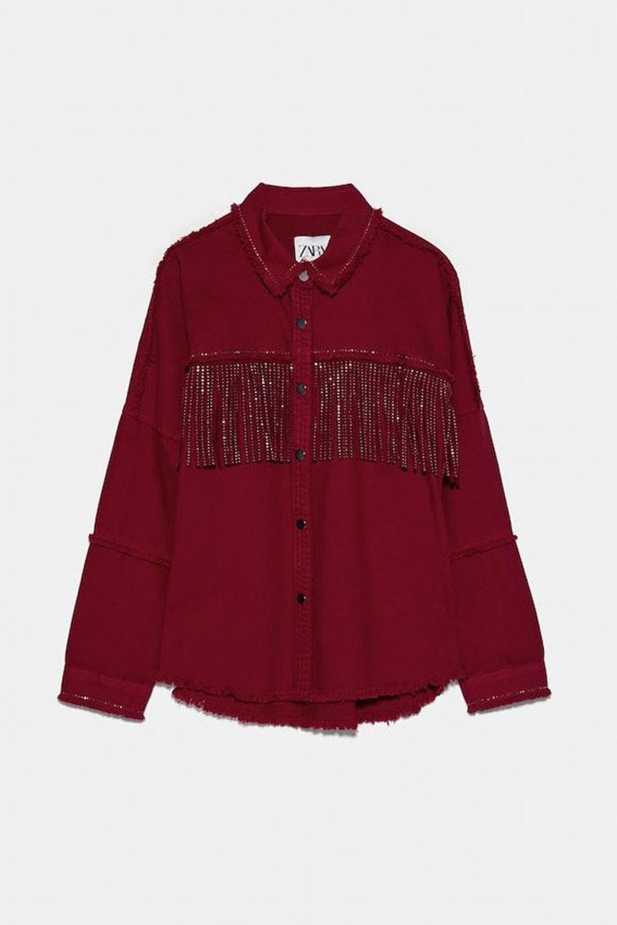 Cazadora 'cowboy' con flecos brillantes, de Zara