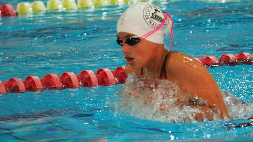 María Gracia Estruch, triple medallista nacional en natación