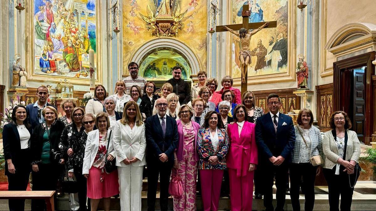 Foto de familia de la misa.