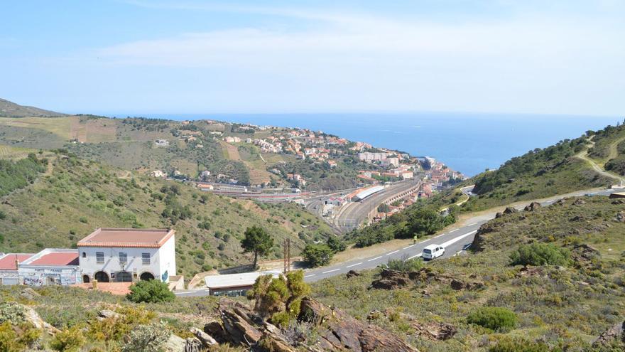 Cervera vist des delslímits de Portbou