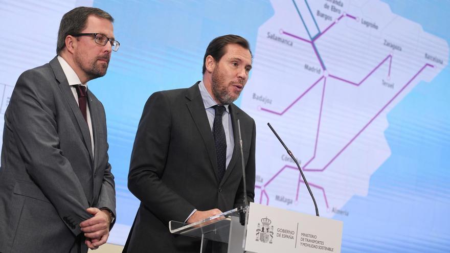 Puente prevé que el lunes pueda restablecerse la circulación de trenes de Alta Velocidad entre Atocha y Chamartín