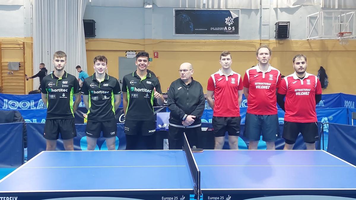 Jugadores del Alzira Tenis Taula que se enfrentaron al Collado Mediano.