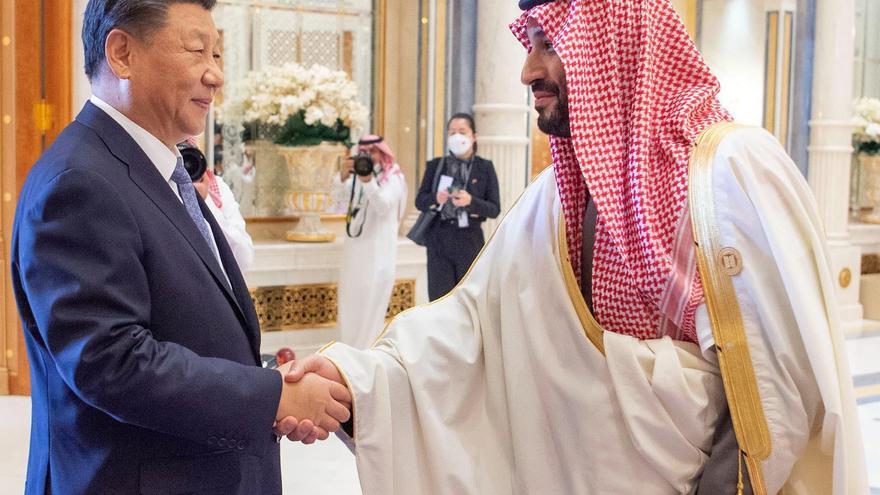 Xi Jingping firma acuerdos millonarios en Arabia Saudí, cada vez más alejada de Washington