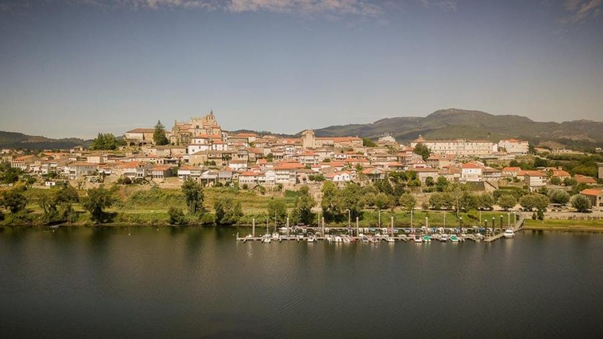 Esta ciudad de piedra se eleva sobre la frontera más antigua de Europa.