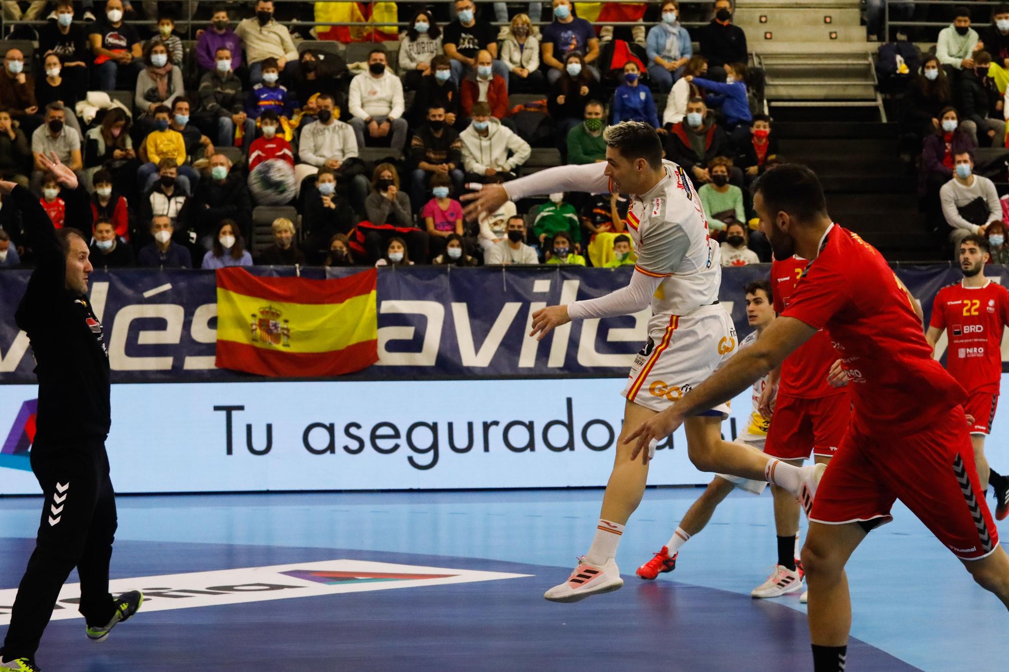 Las mejores imágenes del España-Rumanía de balonmano disputado en Avilés