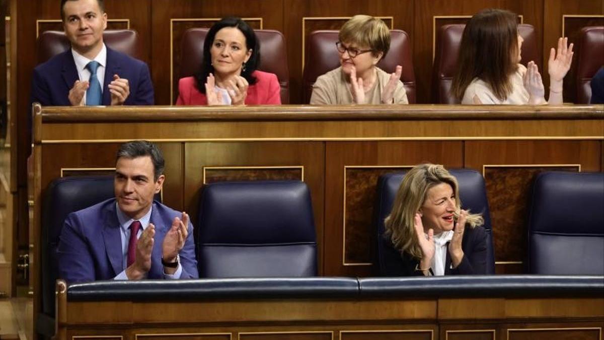 El presidente del Gobierno, Pedro Sánchez, y la vicepresidenta segunda y ministra de Trabajo, Yolanda Díaz.