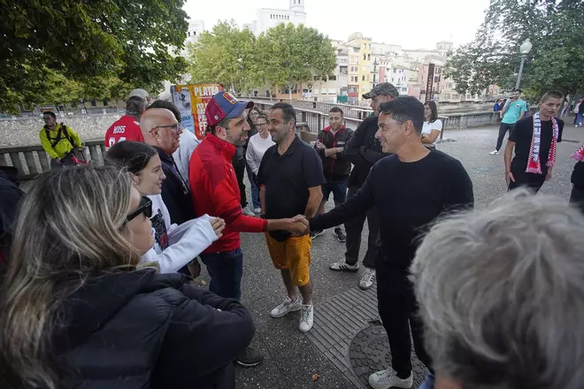 Stuani i Míchel destapen el mural que l'artista Miguel Martínez ha pintat a Girona
