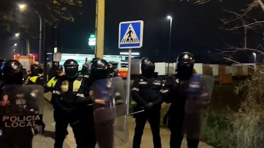 Vídeo | Amplio dispositivo policial para el derribo de la gasolinera de Parque Alcosa