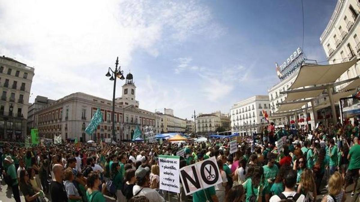 La marea verde vuelve a tomar Madrid antes de la huelga indefinida: 10.000 personas salen a la calle por la educación pública