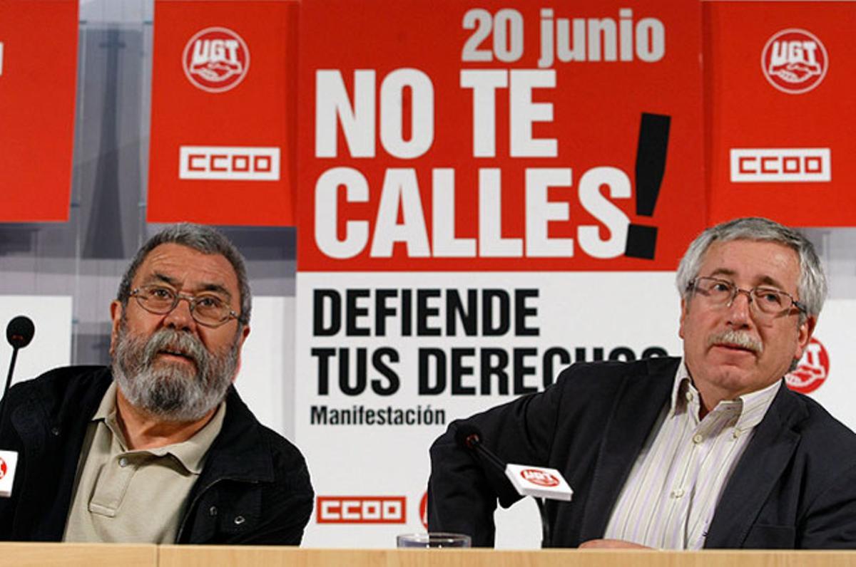 El secretari general de CCOO, Ignacio Fernandez Toxo (esquerra), i el de la UGT, Cándido Méndez, van presentar les mobilitzacions que es van fer el dia 20 per tot Espanya, a la seu de la UGT a Madrid.