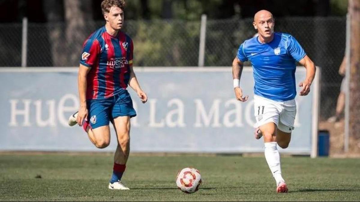 Juan Soria con la camiseta del Huesca.