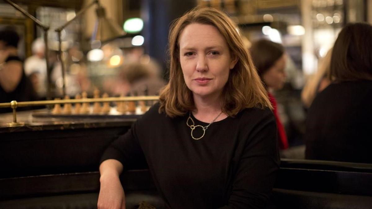 Paula Hawkins, en una imagen facilitada por la editorial, ya que la autora no quiso ser retratada durante su visita a Madrid para promocionar 'Escrito en el agua'.