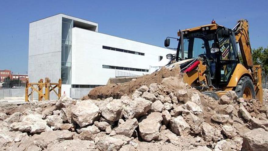 Las obras para el centro cultural de Carrús comenzaron ayer, dentro del Plan Confianza, donde también está incluido el Instituto Tecnológico de la Palmera.