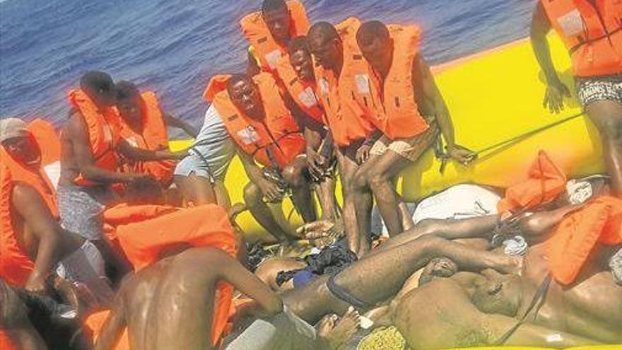 Italia y las oenegés intentan pactar un código de conducta en el mar