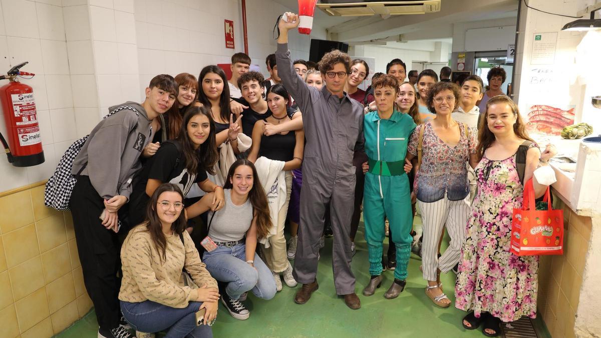 Participantes en 'Proyecto Abasto', en el Mercado de Marrubial, dentro de Cosmopoética.