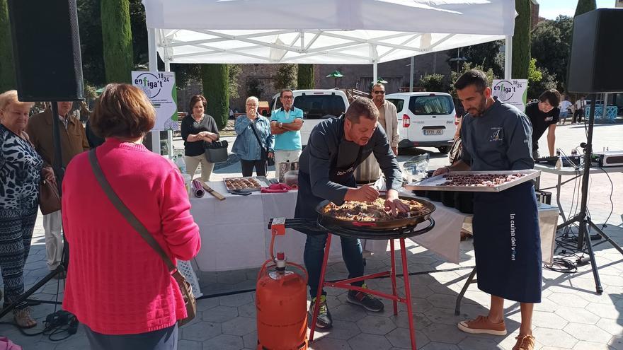 L&#039;Enfiga&#039;t de Figueres anima el mercat de dissabte amb una demostració de cuina