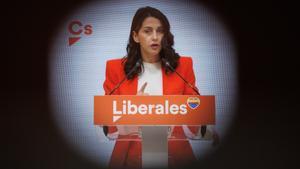 La presidenta nacional de Ciudadanos (Cs), Inés Arrimadas, durante una rueda de prensa, en la sede de su partido, a 5 de diciembre de 2022, en Madrid (España). 