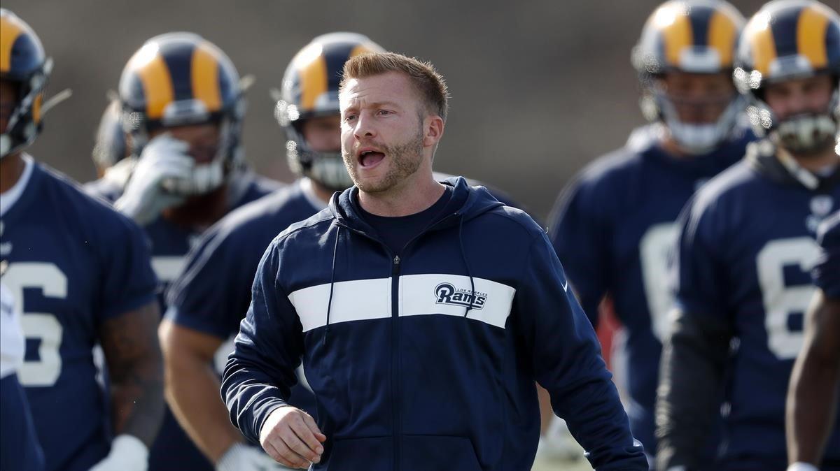 El joven entrenador de los Rams, Sean McVay.