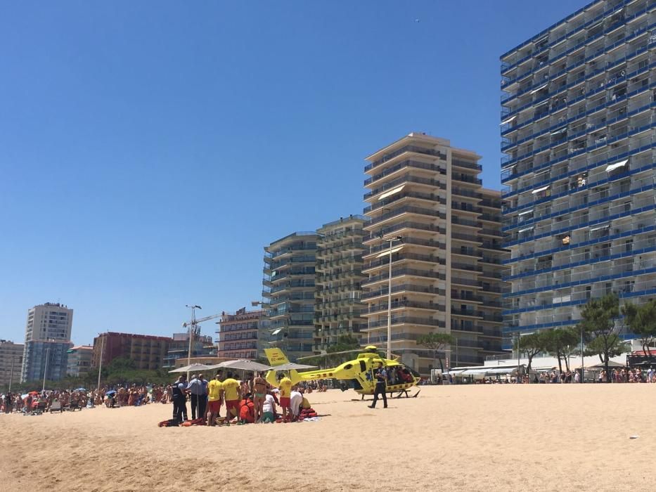 Mor una turista mentre es banyava a la platja Gran de Platja d''Aro