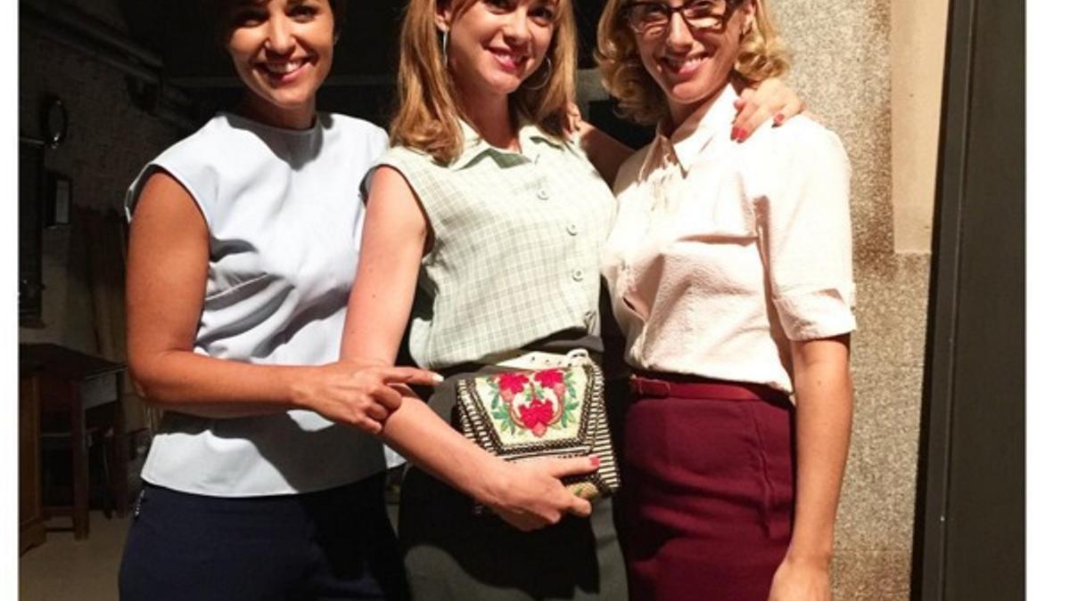 Las protagonistas de 'Velvet' con bolso de Yliana Yepez