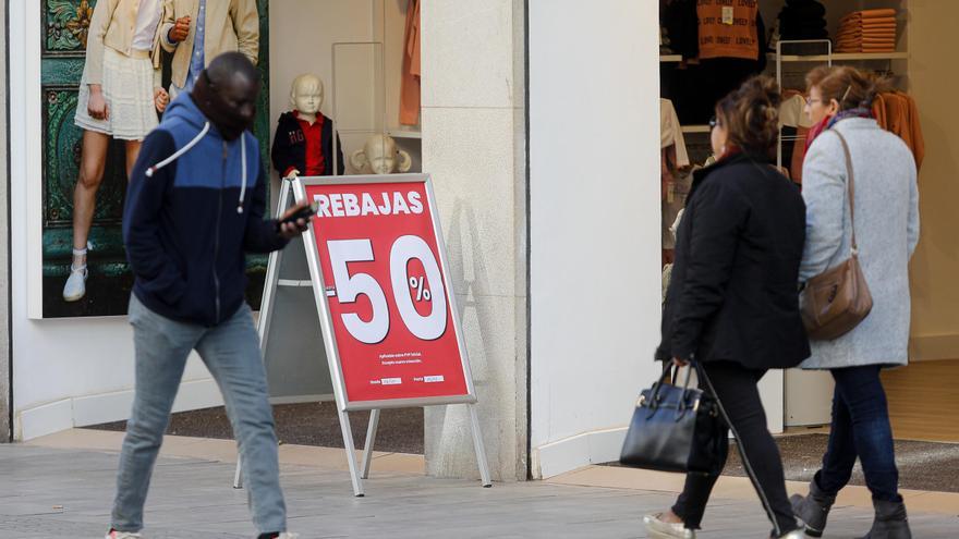 El Parlament balear propone acabar con la liberalización de las rebajas