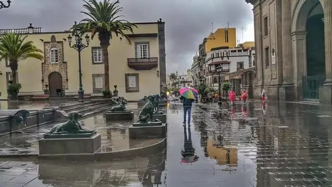 Así llovió en la Plaza de Santa Ana (25/10/18)